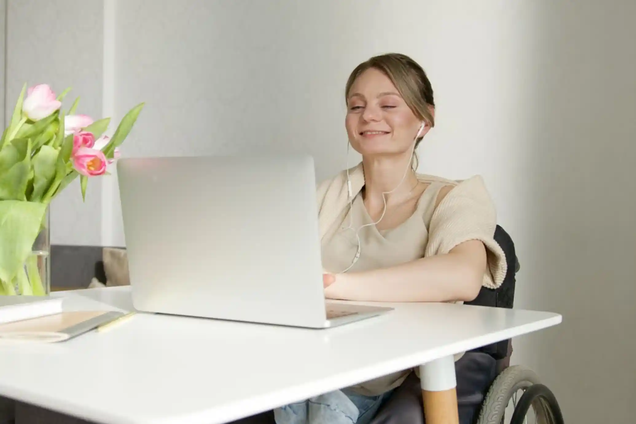 Support worker assisting an NDIS participant in Sutherland Shire
